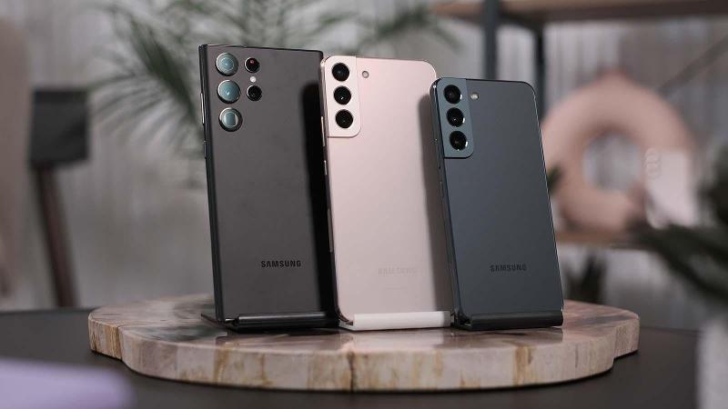 Best Accessories For Samsung Galaxy S22 